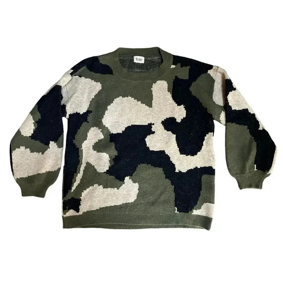 Bibi Sweaters - Bibi camo sweater. Medium